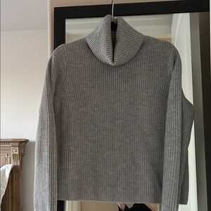 Banana Republic Cashmere Ribbed Gray Cowl Neck Sweater in excellent condition. 💕